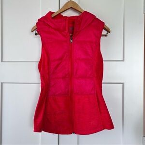 North Face Pseudio Hooded Puffer Vest Red packable layer